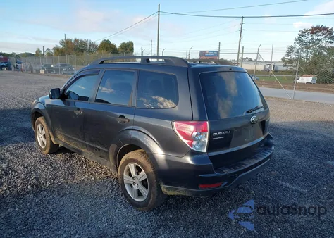 2010 Subaru Forester 2.5X z USA, uszkodzony, nr VIN JF2SH6BC8AG768637